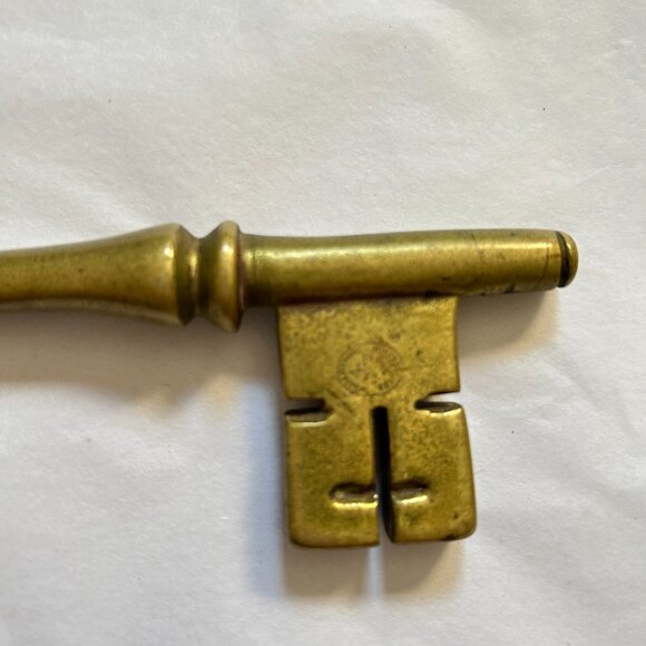 Vintage Virginia Metalcrafters Skeleton Key Paperweight Colonial Williamsburg - Picture 2 of 11